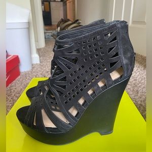 Gianni Bini Black Suede Wedged Pallina